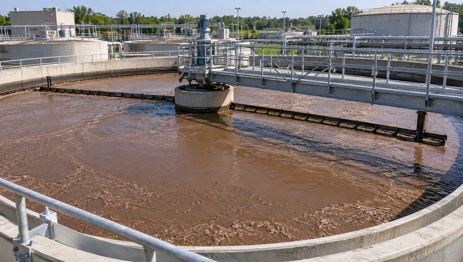 Circular gravity sludge thickener tank for municipal wastewater sludge concentration
